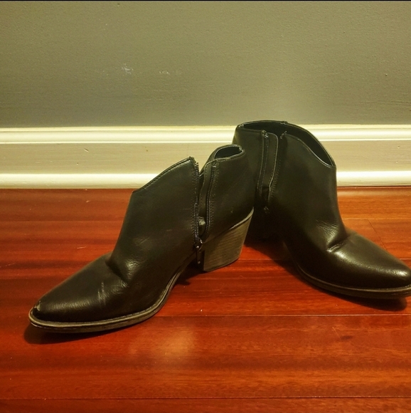 Forever21 pointy toe low cut leather booties - Picture 2 of 3